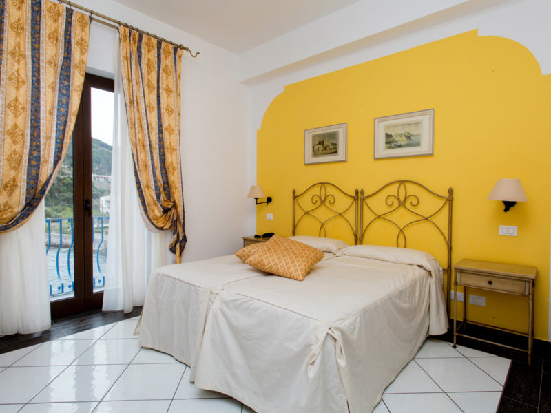 Camera vista mare con balcone gallery