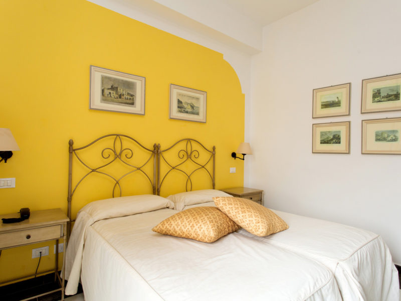 Camera vista mare con balcone gallery
